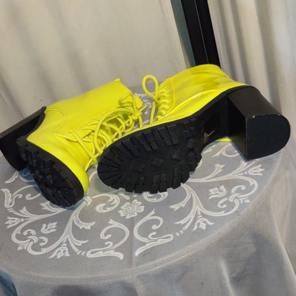 Qupid yellow patent leather lace up boot - Picture 7 of 8